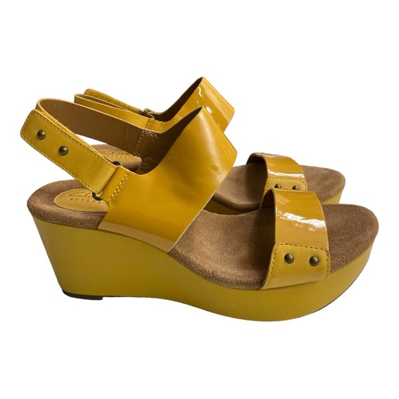 Clark’s Artisan Casslyn Dez Mustard Yellow Patent Platform Wedge Sandals 10 - Picture 3 of 13